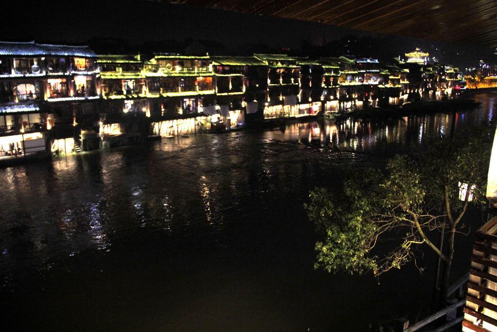Fenghuang 1St Apartment Exteriör bild